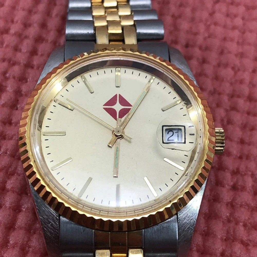 2 tone wristwatch men's gold and gray swiss parts made in China Needs Battery
